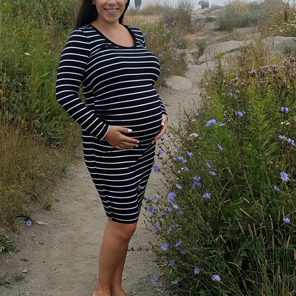 Old Navy Striped Maternity Dress (medium)